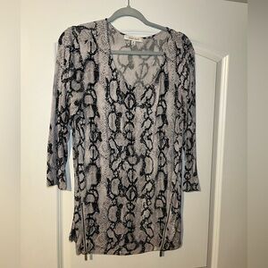 Ellen Tracy Snake Animal Print Top with Zippers Size Medium